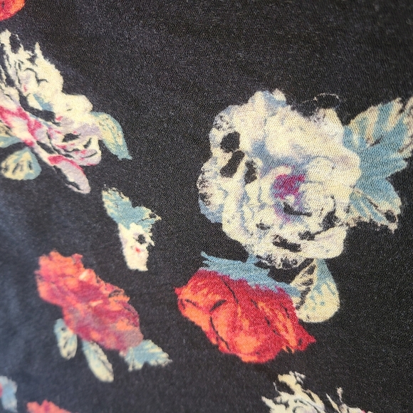 Daytrip Floral Cold Shoulder Keyhole Blouse Black Red White Boho Top L - Picture 9 of 9